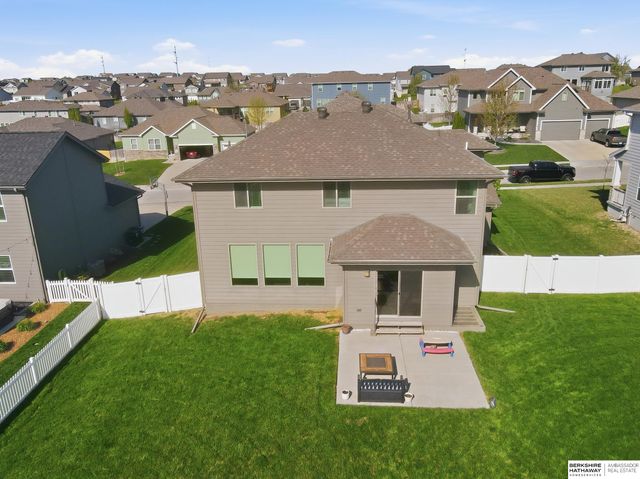 11715 S 110th Avenue, Papillion, NE 68046