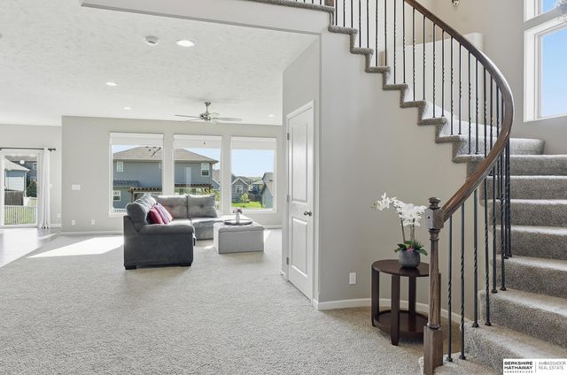 11715 S 110th Avenue, Papillion, NE 68046