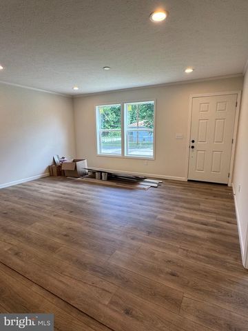 28 FOURTH AVE, Carneys Point, NJ 08069