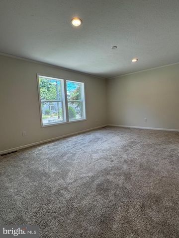 28 FOURTH AVE, Carneys Point, NJ 08069