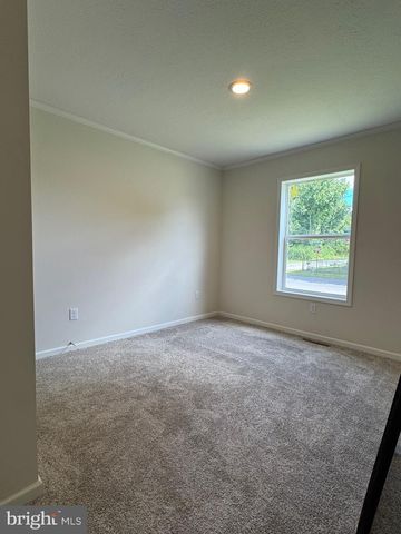 28 FOURTH AVE, Carneys Point, NJ 08069