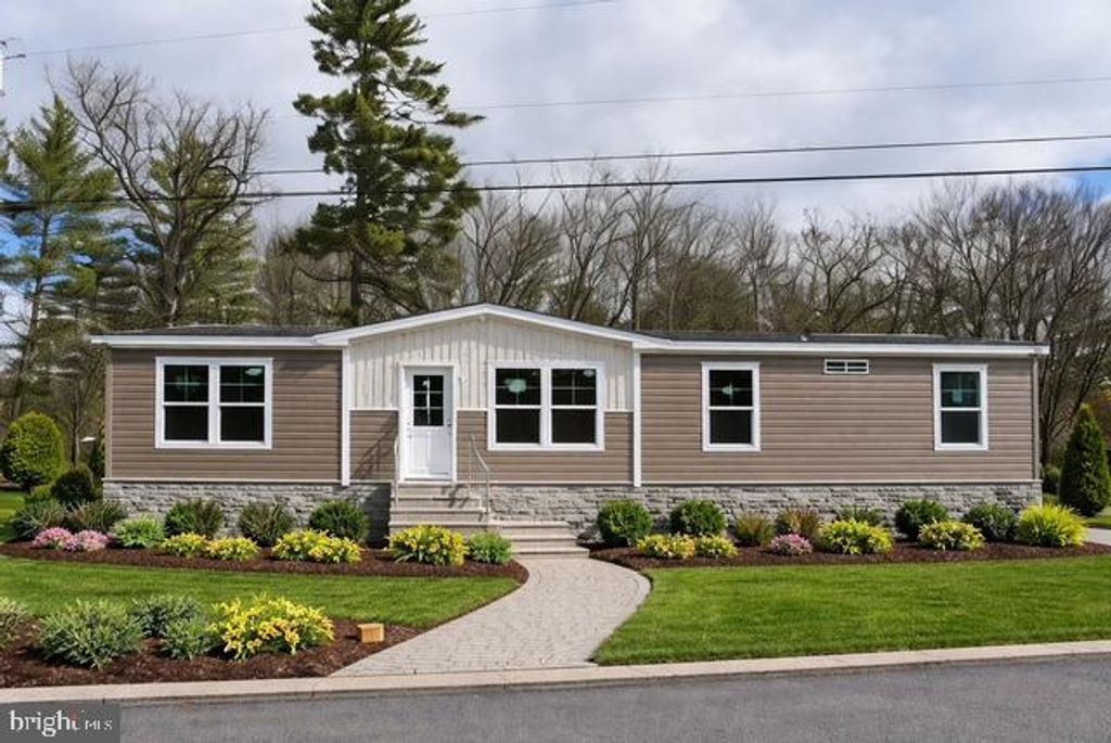 28 FOURTH AVE, Carneys Point, NJ 08069