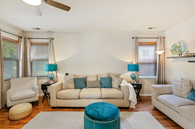 9331 Lakepoint Dr, Elk Grove, CA 95758