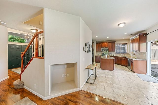 9331 Lakepoint Dr, Elk Grove, CA 95758