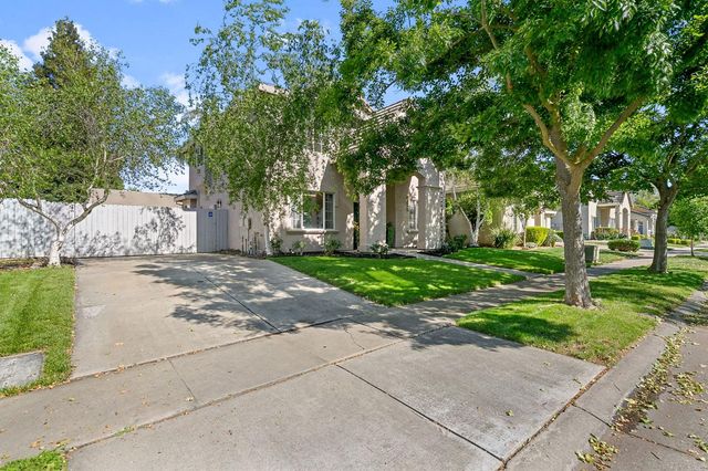 9331 Lakepoint Dr, Elk Grove, CA 95758