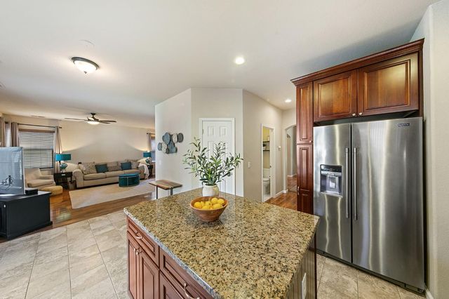 9331 Lakepoint Dr, Elk Grove, CA 95758