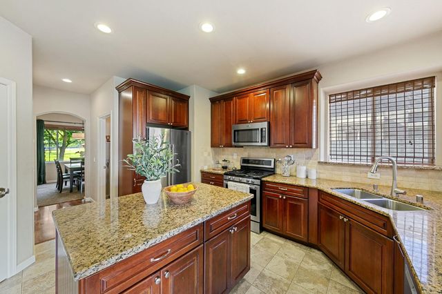 9331 Lakepoint Dr, Elk Grove, CA 95758