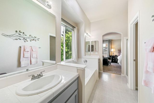 9331 Lakepoint Dr, Elk Grove, CA 95758