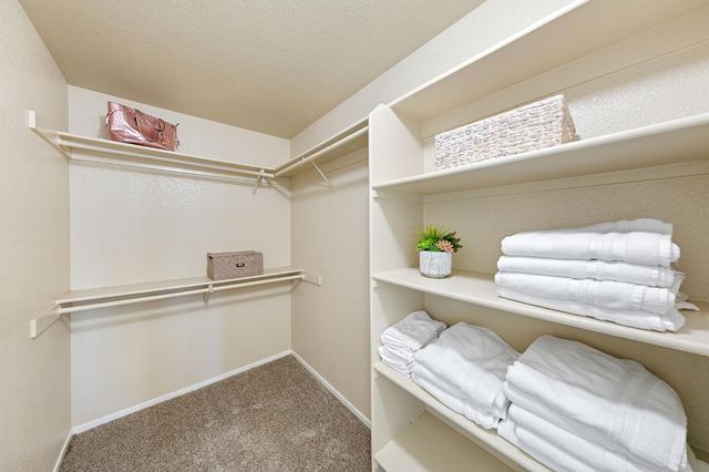 9331 Lakepoint Dr, Elk Grove, CA 95758