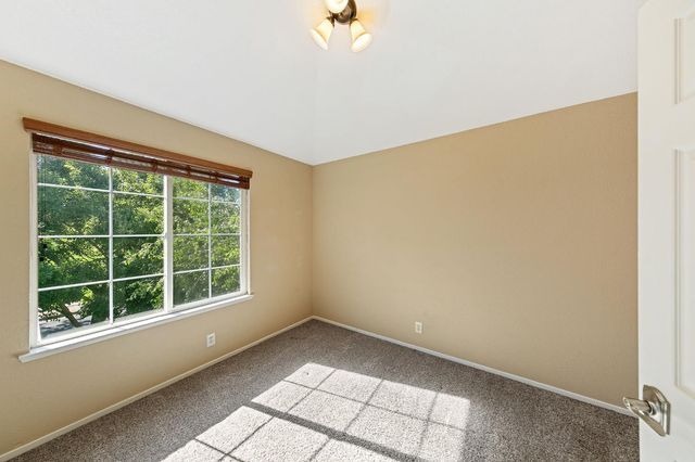 9331 Lakepoint Dr, Elk Grove, CA 95758