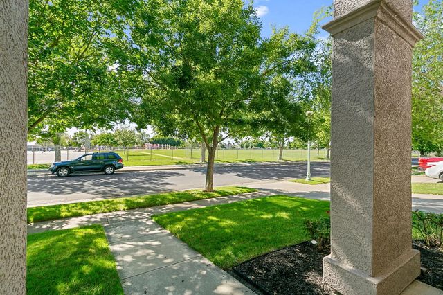 9331 Lakepoint Dr, Elk Grove, CA 95758