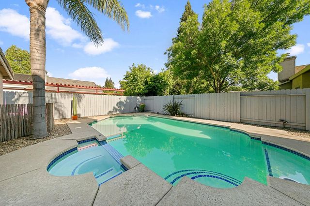 9331 Lakepoint Dr, Elk Grove, CA 95758