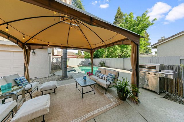 9331 Lakepoint Dr, Elk Grove, CA 95758