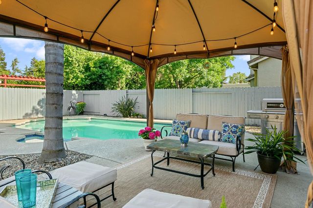 9331 Lakepoint Dr, Elk Grove, CA 95758