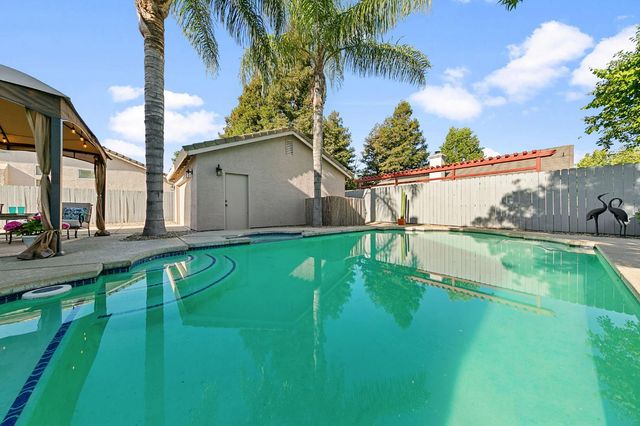 9331 Lakepoint Dr, Elk Grove, CA 95758