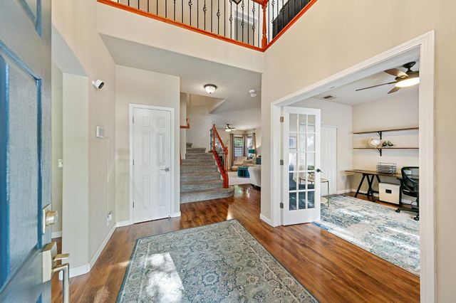 9331 Lakepoint Dr, Elk Grove, CA 95758