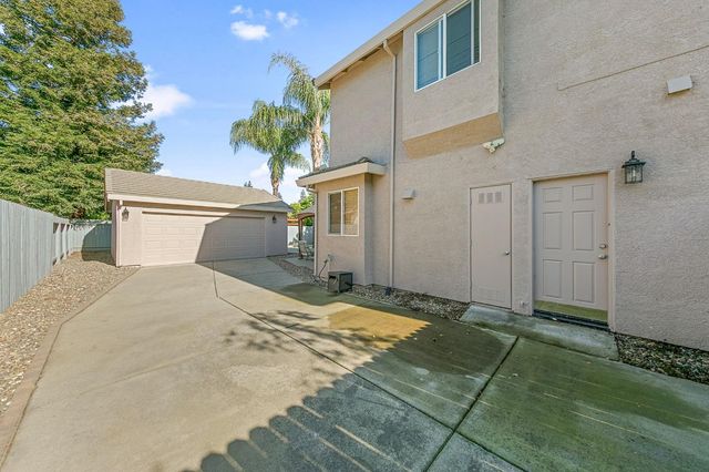 9331 Lakepoint Dr, Elk Grove, CA 95758