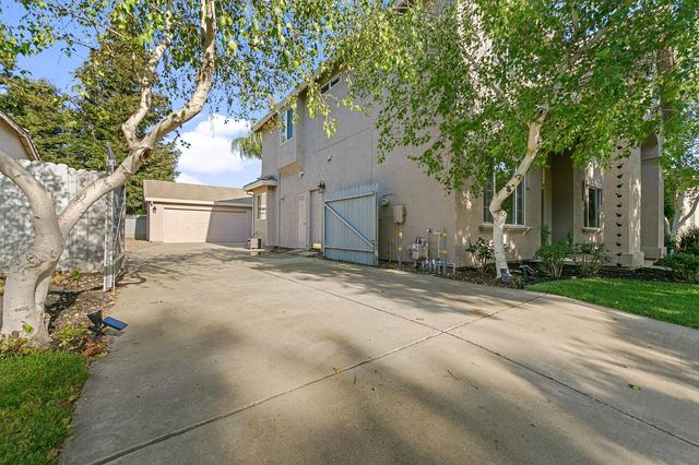9331 Lakepoint Dr, Elk Grove, CA 95758