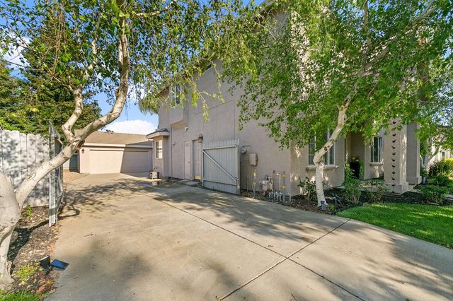 9331 Lakepoint Dr, Elk Grove, CA 95758