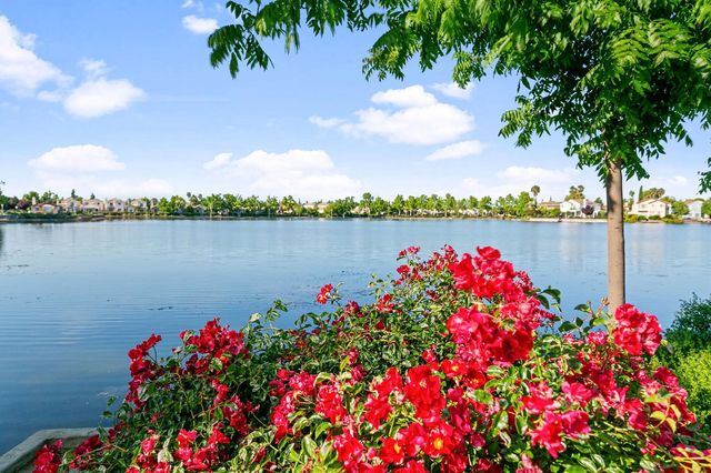 9331 Lakepoint Dr, Elk Grove, CA 95758