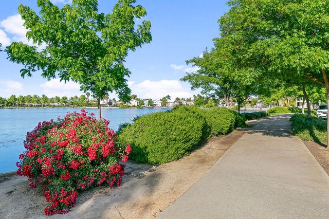 9331 Lakepoint Dr, Elk Grove, CA 95758