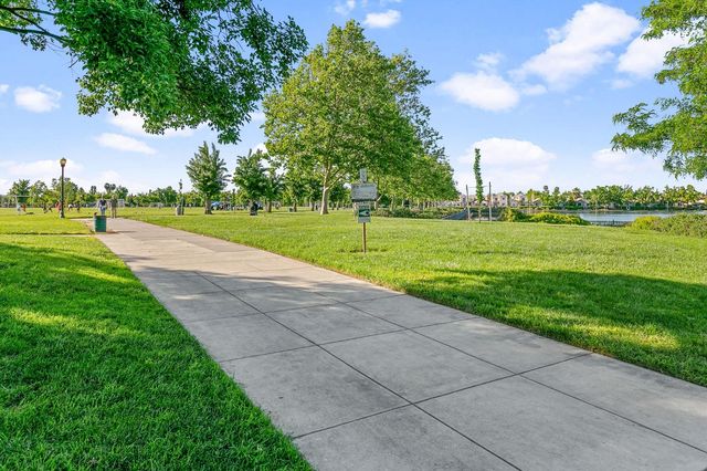 9331 Lakepoint Dr, Elk Grove, CA 95758