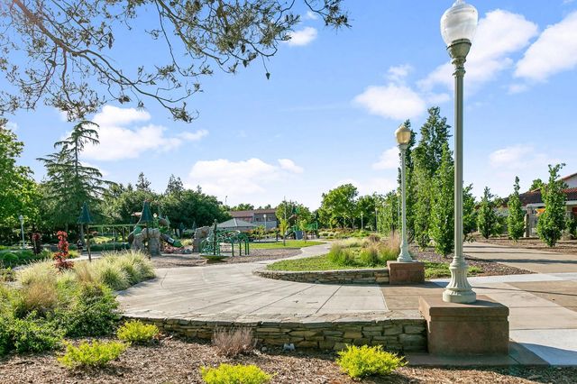 9331 Lakepoint Dr, Elk Grove, CA 95758