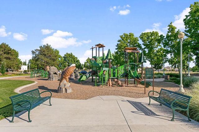 9331 Lakepoint Dr, Elk Grove, CA 95758