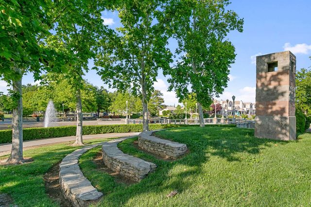 9331 Lakepoint Dr, Elk Grove, CA 95758