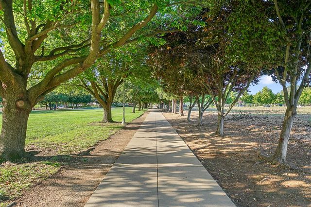 9331 Lakepoint Dr, Elk Grove, CA 95758