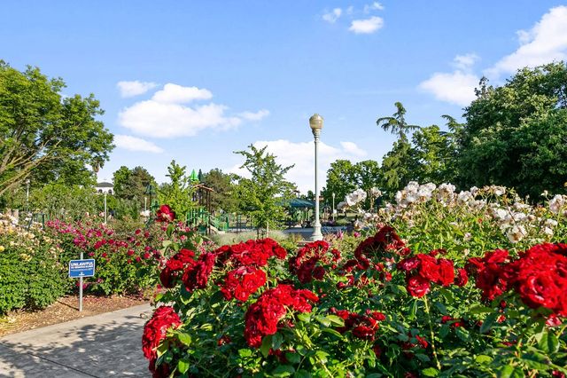 9331 Lakepoint Dr, Elk Grove, CA 95758