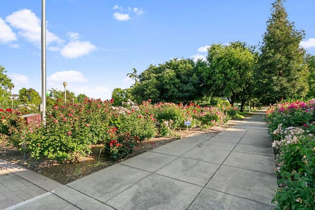 9331 Lakepoint Dr, Elk Grove, CA 95758