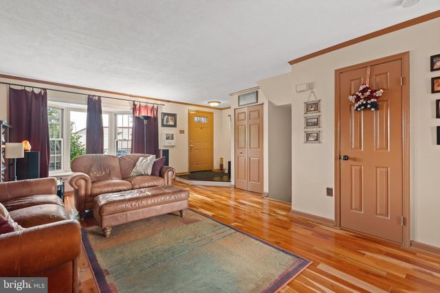 104 HOLLYTREE CT, Pottstown, PA 19464