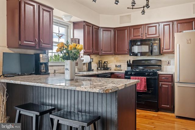 104 HOLLYTREE CT, Pottstown, PA 19464