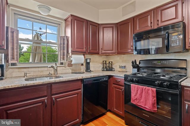104 HOLLYTREE CT, Pottstown, PA 19464
