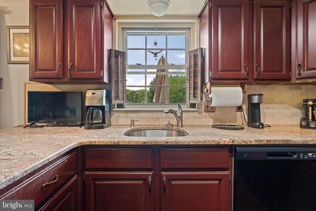 104 HOLLYTREE CT, Pottstown, PA 19464