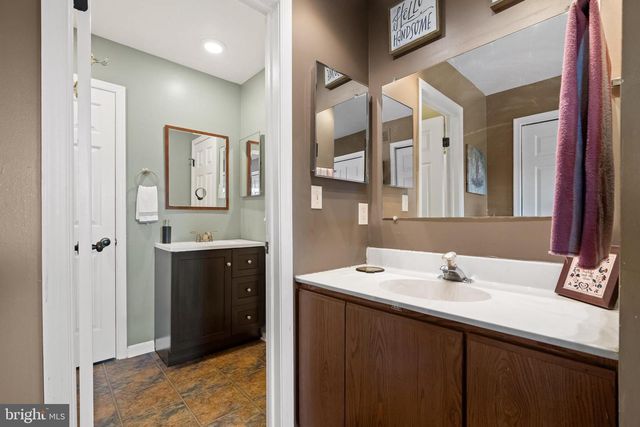 104 HOLLYTREE CT, Pottstown, PA 19464