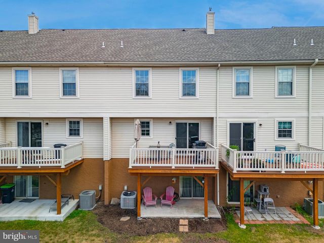 104 HOLLYTREE CT, Pottstown, PA 19464
