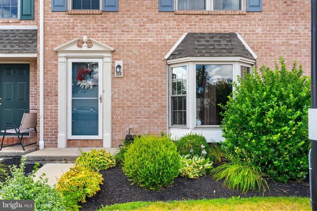 104 HOLLYTREE CT, Pottstown, PA 19464