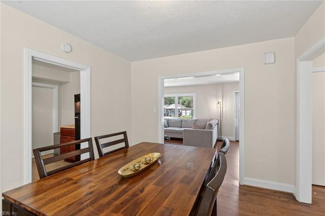 153 Shoe LN, Newport News, VA 23606