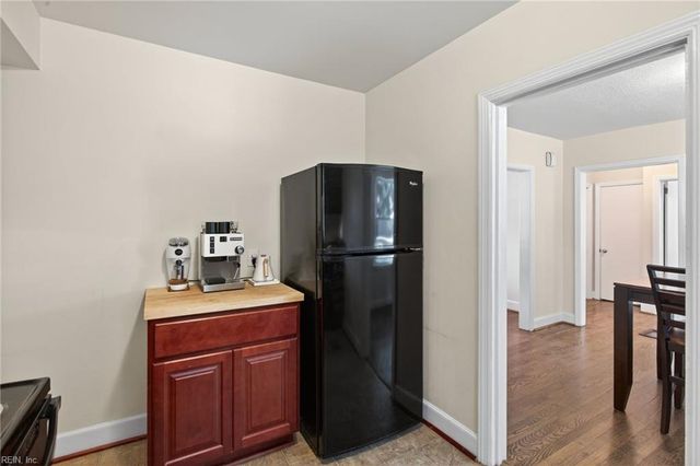 153 Shoe LN, Newport News, VA 23606