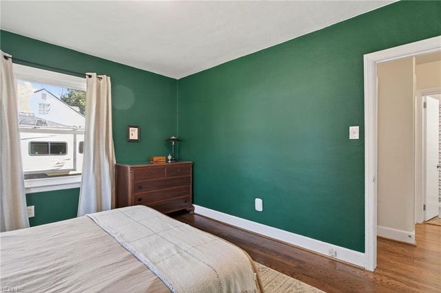 153 Shoe LN, Newport News, VA 23606