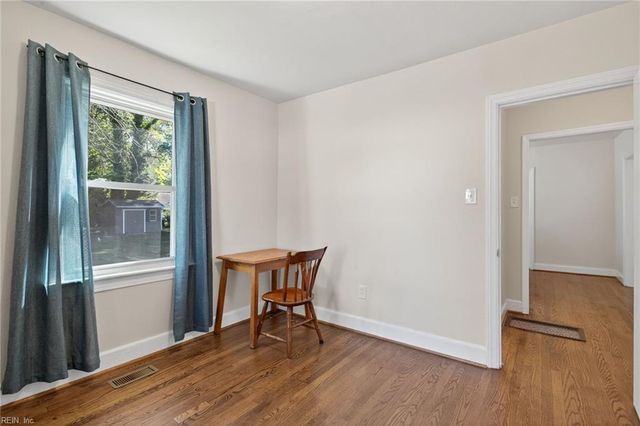 153 Shoe LN, Newport News, VA 23606