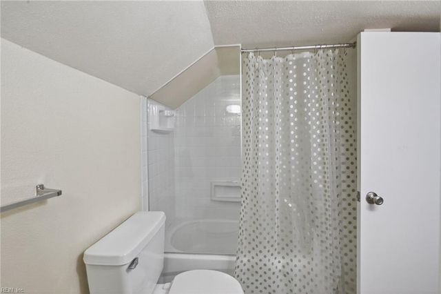 153 Shoe LN, Newport News, VA 23606