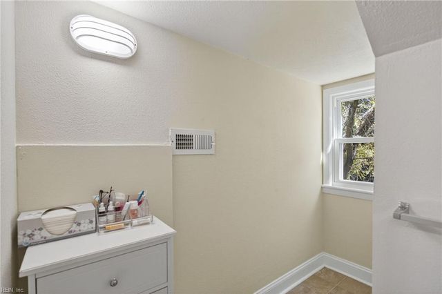 153 Shoe LN, Newport News, VA 23606