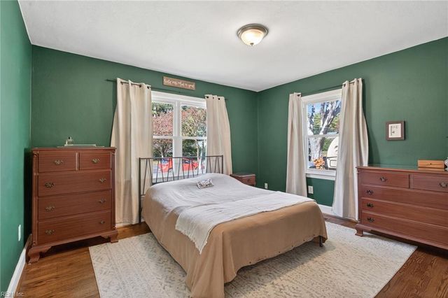 153 Shoe LN, Newport News, VA 23606