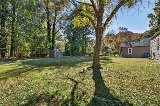 153 Shoe LN, Newport News, VA 23606