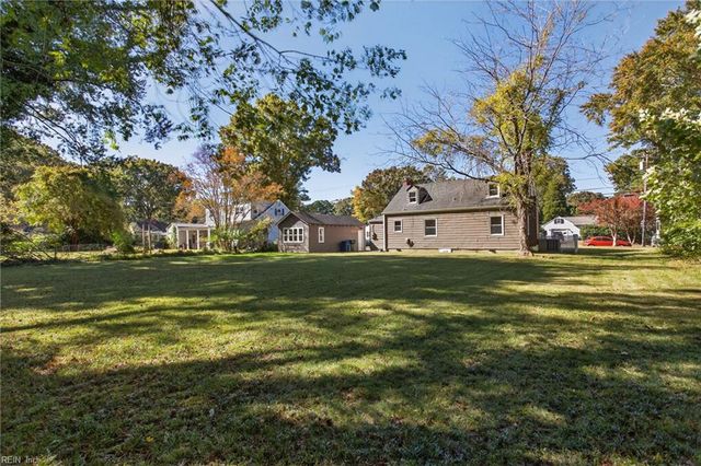 153 Shoe LN, Newport News, VA 23606