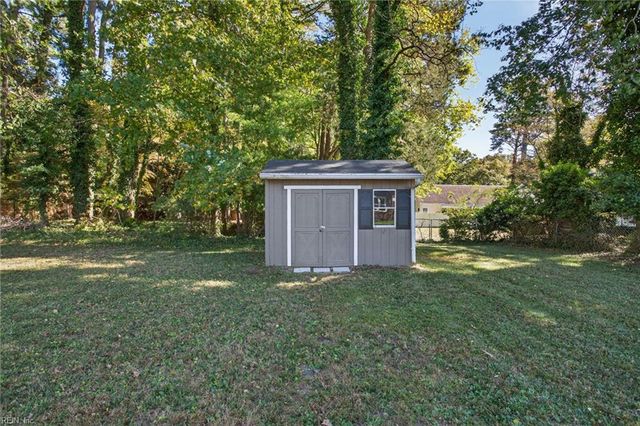 153 Shoe LN, Newport News, VA 23606