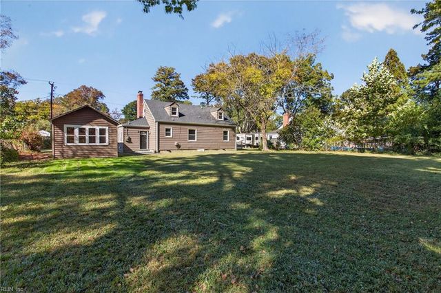 153 Shoe LN, Newport News, VA 23606